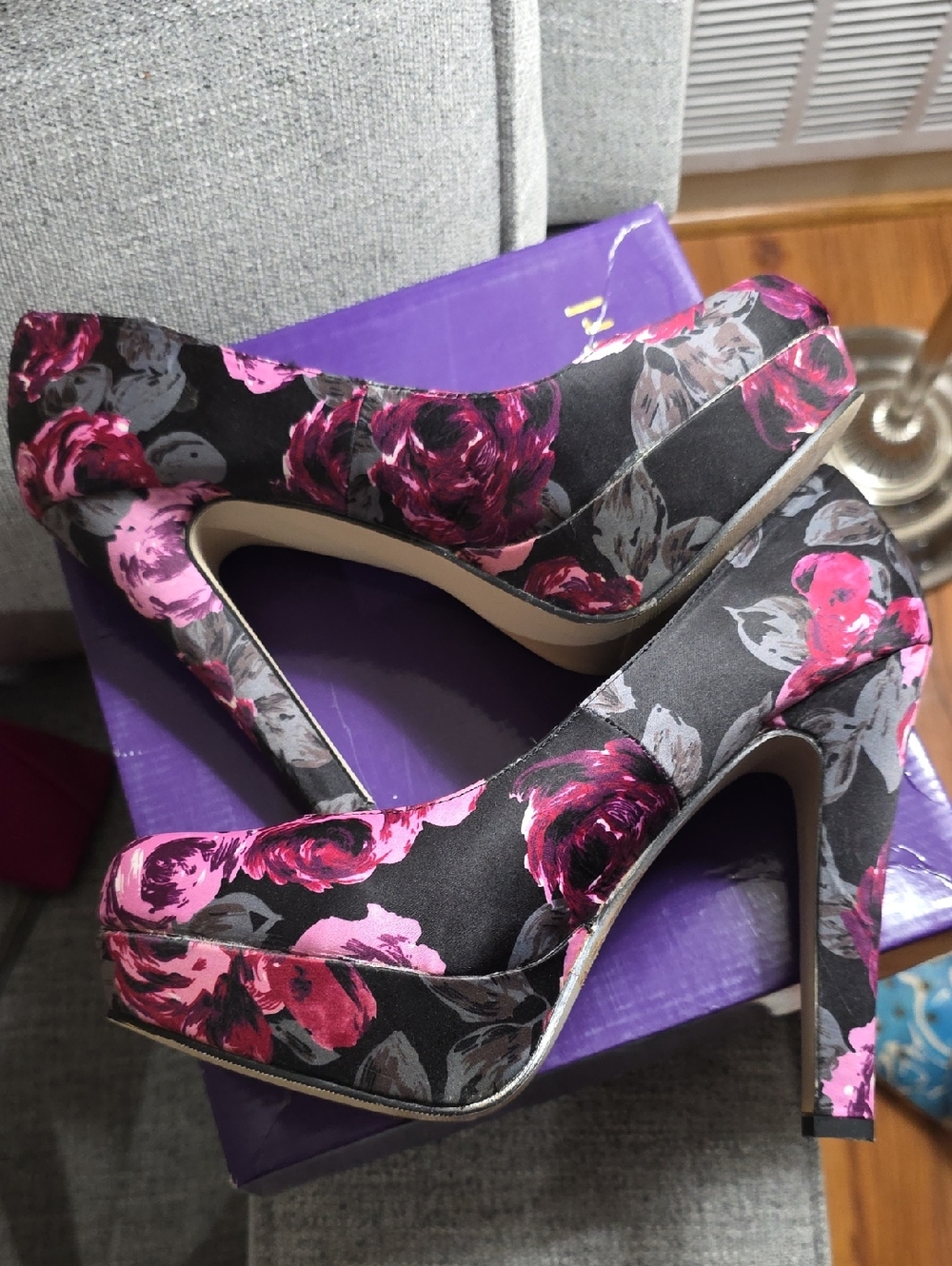 Heels - Picture 5 of 8